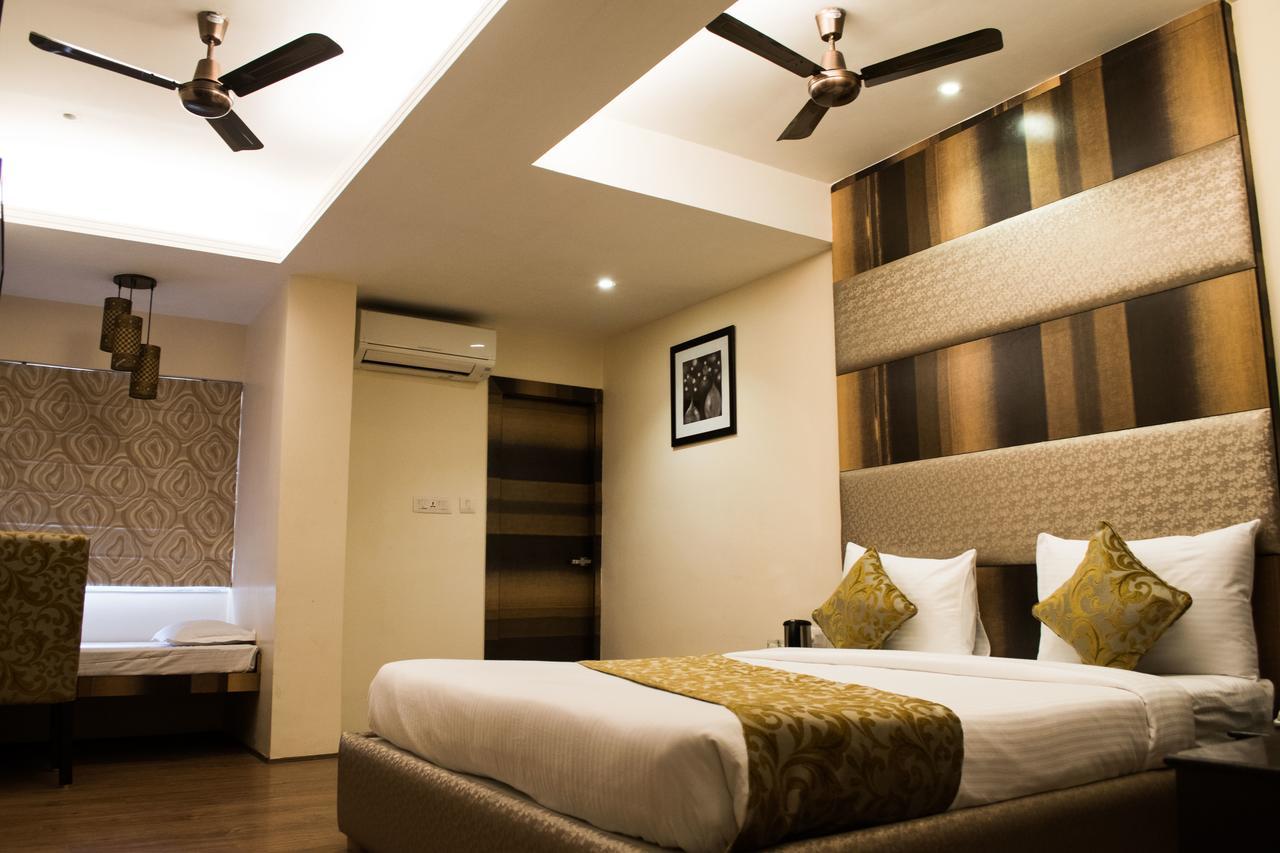 The Majestic Suites Calcutta  Esterno foto